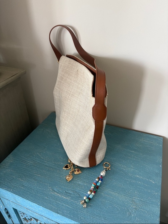 Very good condition J Crew bag with 2 bag charms - Picture 14 of 14